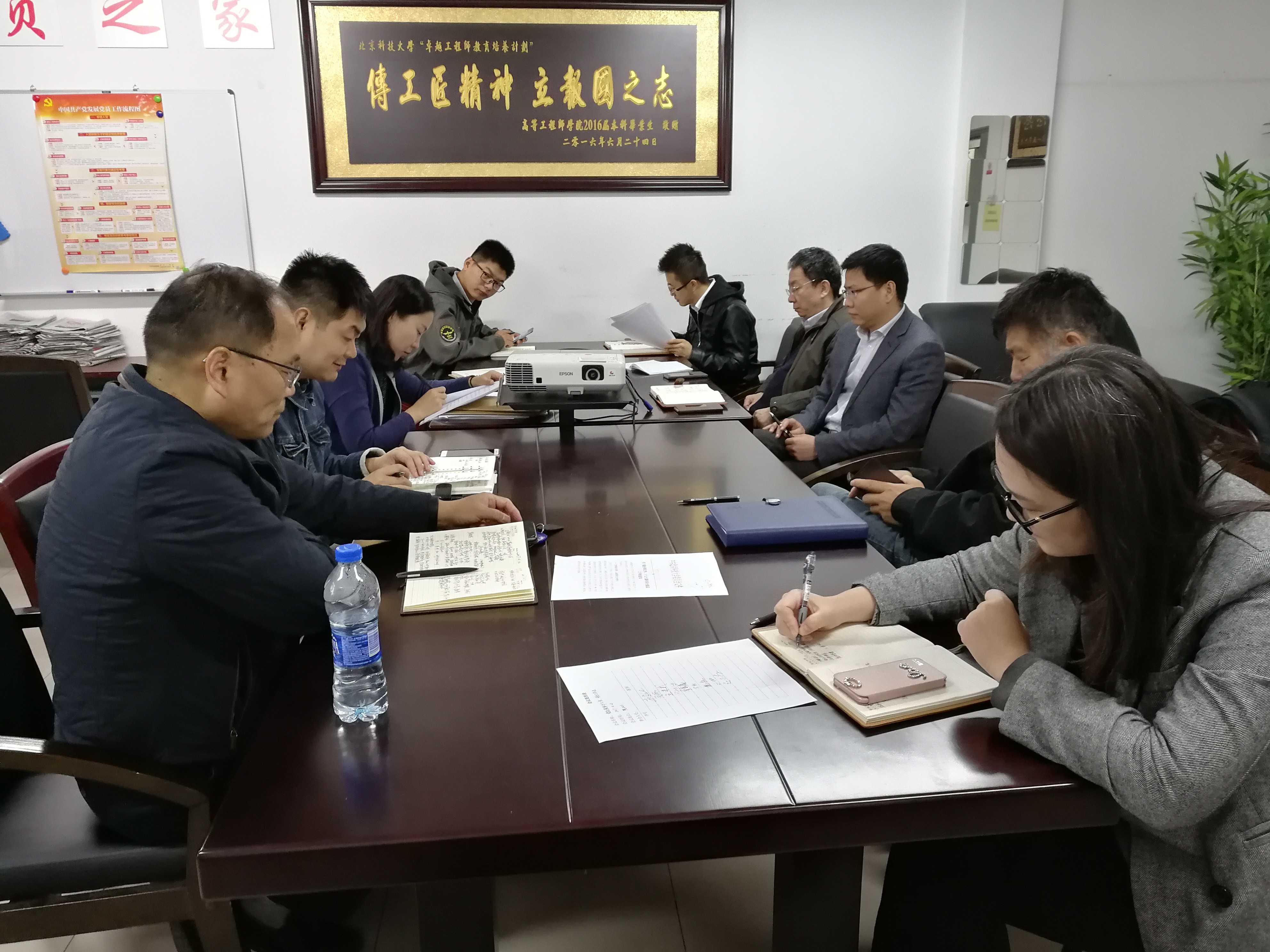 今日看料
召开迎接党的十九大安全维稳工作会议