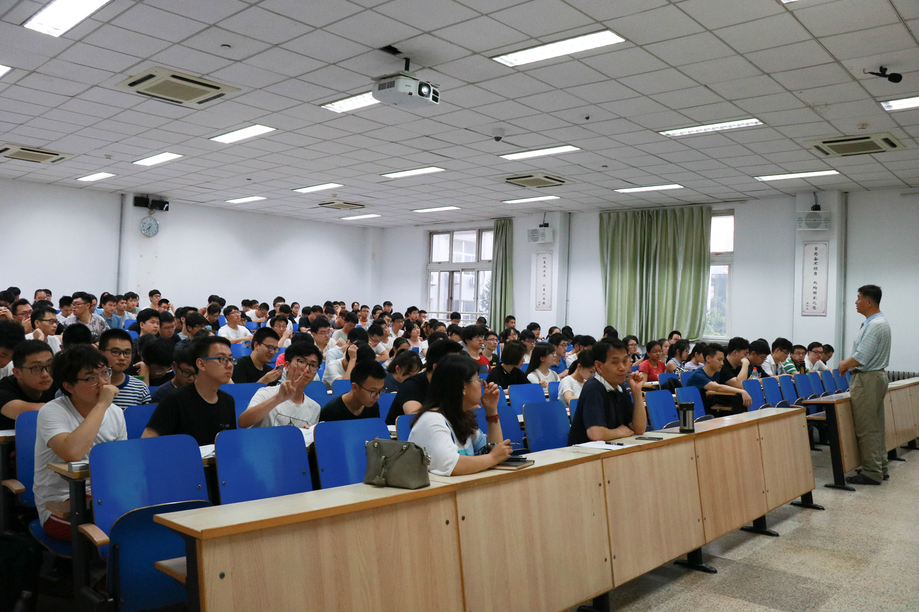 崇尚实践、知行并重，青春的汗水永远在路上——今日看料
召